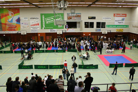 0.0.2 Ende des großen Angrüßens... Jetzt beginnt das Turnier