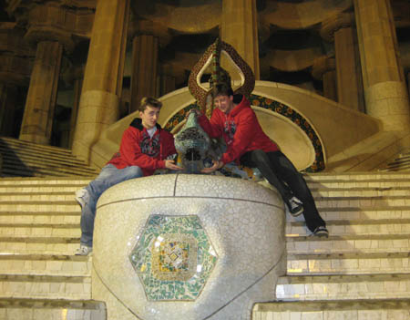 0.8.6 Uiuiuiiiii.... Der Drache. Gaudi hat hier architektonisch wirklich Wunder vollbracht. Lest mal nach, woher das Wasser kommt, was der Drache spukt. Genial