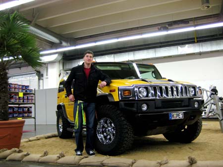 0.3 Hier der Manuel. Das Auto hat was