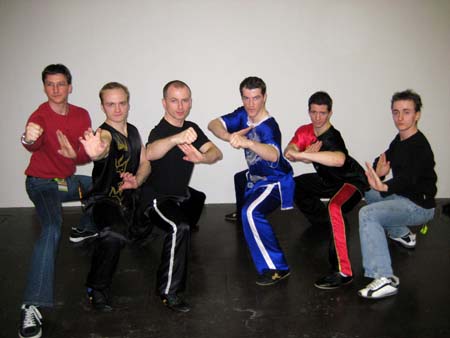 0.9 Hier ein Bild in der besten Pose der Welt §;-). Jungs, wir sehen uns in Berlin beim Wushu Friendship Weekend