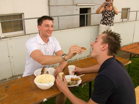 0.1.0 Und hier, ähm, sprechen sie über wichtige Themen, ehrlich