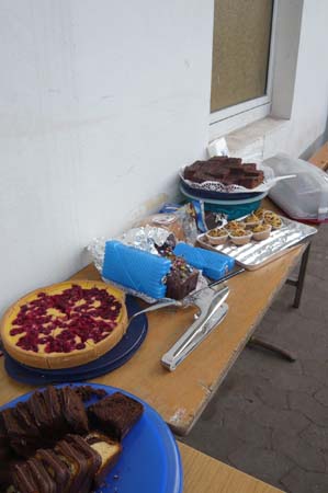 0.1.1 An dem Tage hatten wir Gürtelprüfung in Kelve, sind daher etwas verspätet zum Grillen erschienen, aber schaut mal, was da auf uns gewartet hat. Lecker!