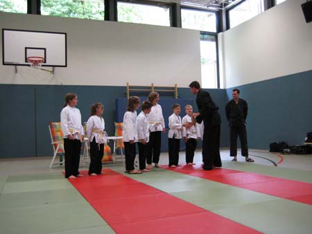 0.0.8 Auf der Urkunde haben die Rheinberger Kids als ,Prüfer, unterschrieben... hihi