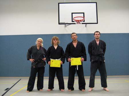 0.1.5 Dju Su Gruppe I mit Prüfern und Partnern. Glückwunsch an alle