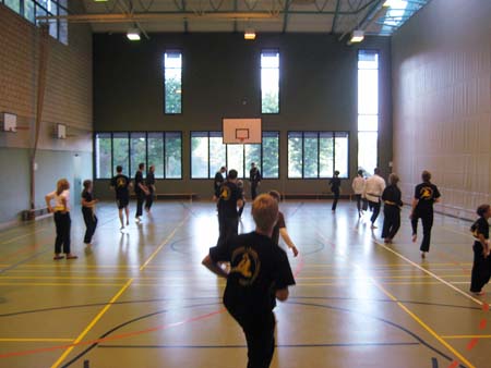 0.2.7 Hier sind wir in der Halle. Manuel und Alex geben Unterricht. Yeah!