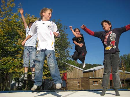 0.4.0 Gruppenphoto auf dem Trampolin