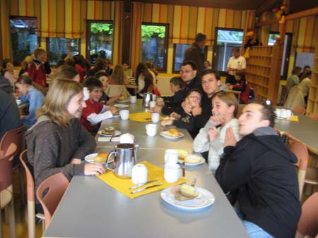 0.5.4 Beim Frühstücken gibts natürlich auch wieder nur Blödsinn