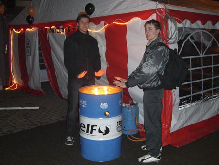 0.0.2 Im Hintergrund das große Partyzelt... da gehts erst verdient rein nach dem Tauchen