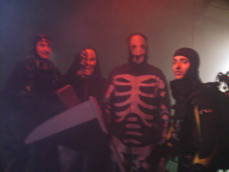 0.1.2 Gruppenbild mit ein paar Monstern nach dem Tauchgang. das Skelett kann leuchten...