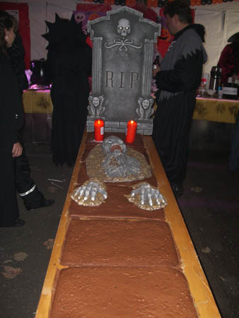 0.1.9 Der Kuchen, man mags kaum glauben, dass es einer ist, war sehr lecker... Er ist unser ultimatives Abschlußbild