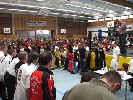 0.0.8 Und verbeugen... Irgendwo in dem getummel sind die 6 Starter des MTV Union Duisburg