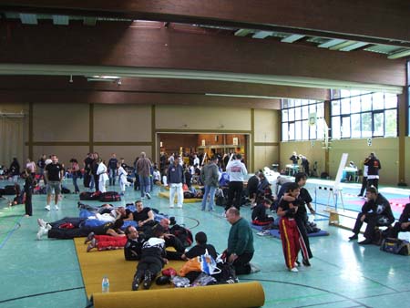 0.0.9 Hier schaut man von der einen Halle in die andere