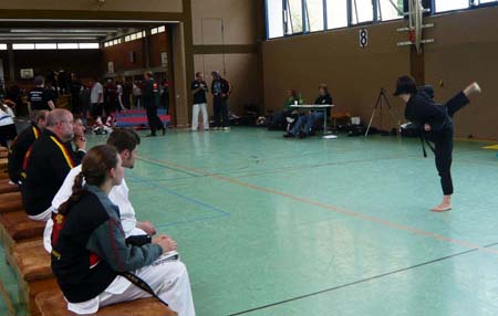 0.2.1 Sauber ausgeführte Techniken... Christina kommt in Ihrer Disziplin auf den dritten Platz und holt Bronze