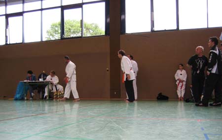 0.2.8 Dennis startet im Hard Style der Männer Farbgurte