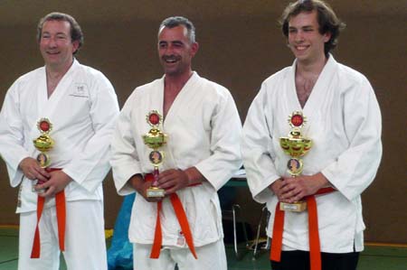 0.3.2 Die Hard Style Männer Farbgurte gewinner. Rechts der Dennis. Glückwunsch