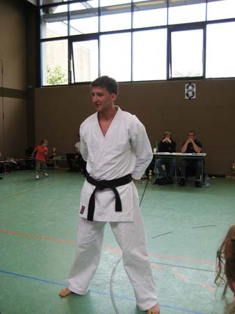 0.3.4 Manuel startet im Hard Style der Männer Schwarzgurtklasse