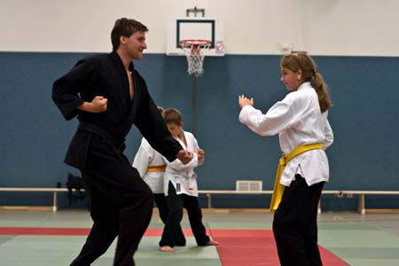 0.0.5 Manuel greift an.. Mein Gott, Zunge rein