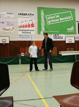 0.2.3 Manuel erklärt kurz nochmal das Vorstellen der Starter bei den Kampfrichtern (Etikette)