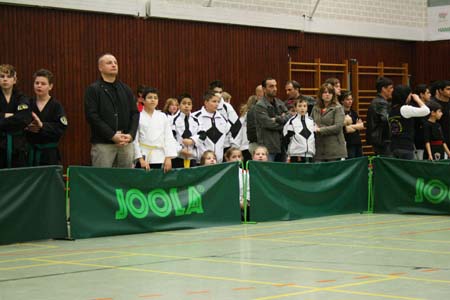 0.2.9 Nicht nur die Kampfrichter schauen kritisch, auch unter dem Druck der Konkurrenten und Zuschauer muß man einen kühlen Kopf bewahren