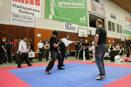 0.5.7 Hier kämpft Manuel, vorne im schwarzen T-Shirt