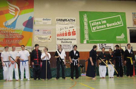 1.0.1 Hier ein paar wenige Starter der Disziplin Weapon Forms. 4. und 5. von links Manuel und Manuel. 6. von links Mario