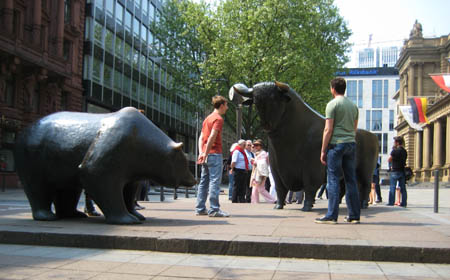 0.0.2 Alex und Manuel vor dem Wahrzeichen der Börse... Der Bulle und der Bär