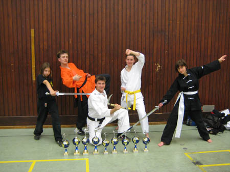 0.0.9 Hier sind wir... Das Turnier ging sehr lange, da sind schon einige unserer Schüler vorzeitig gegangen...