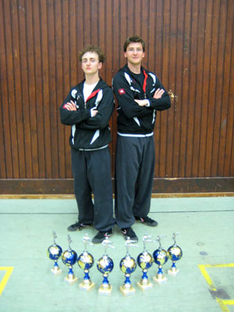 0.1.0 Alex und Manuel... Allein wir beide haben gessamt 4x 1. Platz, 2x 2. Platz und 2x 3. Platz erkämpft. Dabei sind wir zwei gesamt 9x gestartet