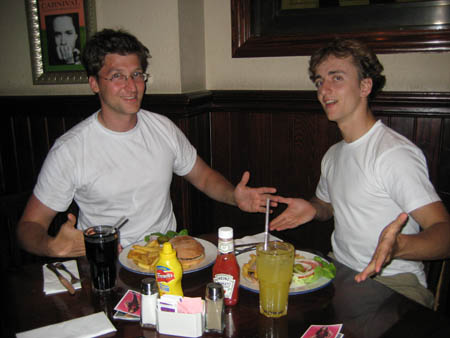 0.3.2 Yeah... Fette Burger und vieeel zu trinken... Das stärkt