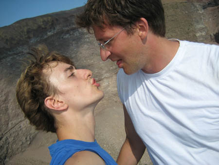 0.4.7 Ja was denn... Es war so unendlich heiss auf dem Vesuv. Da, äh, naja, da ist es mit uns durchgegangen