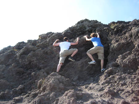 0.4.9 Kletterpartie am Vesuv... Gaaanz oben drauf... Kick