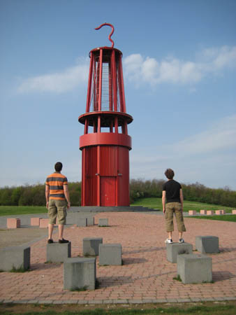 0.0.1 Start unserer Ruhrpott Tour in Moers. Hier stehen wir vor dem Geleucht von Otto Pinie