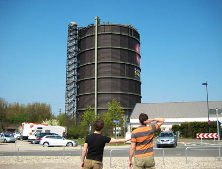 0.0.4 Der Gasometer in Oberhausen. Wir fahren nicht nur vorbei. Hier geht es auch hinein und auch hinauf. PFLICHT!