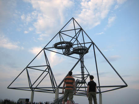 0.0.8 Letzte Station unseres Ruhrpott Trips. Tetraeder in Bottrop. Dort hinauf konnten wir den Pott wunderbar beim Sonnuntergang beobachten. Einmalige Tour