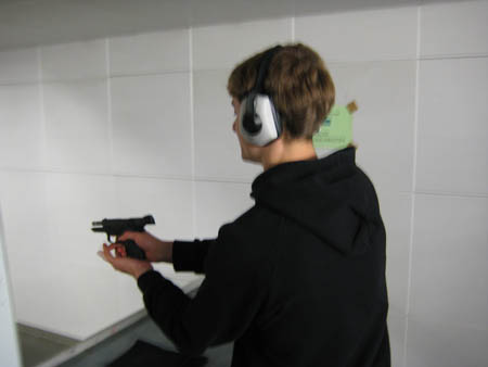 0.0.3 Alex schiesst zielsicher