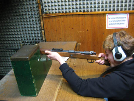 0.0.9 Und hier schiess Alex