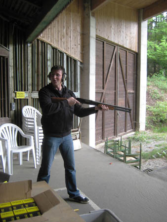 0.1.1 Joa, mit der Schrotflinte auf Tontauben schiessen, ist nicht wirklich eine Herausforderung... Hust