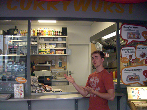 0.0.27 Am Ende dieses Museums gibt es dann noch Currywurst mit unterschiedlichen Würsten und Saucen