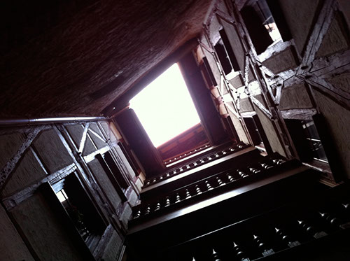 0.2.4 Der Hammer. In den zahlreichen Nebenhöfen und Vorhöfen ist vieles im alten Stil erhalten. Das muss man sich ansehen