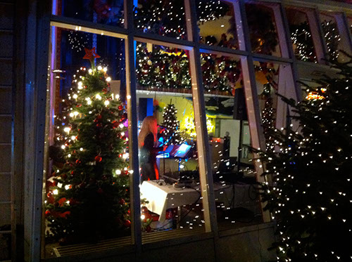 0.4.1 Hier wieder am Hotel angekommen. Für die Silvesterparty hat man sich hier viel einfallen lassen, aber wir feiern später woanders