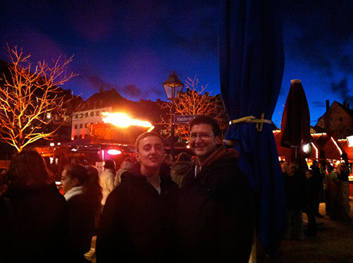 0.1.6 Alex und Manuel und im Hintergrund die Bowle