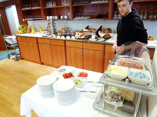 0.0.6 Der erste offizielle Tag der KWON-Academy startet mit einem leckeren Frühstück